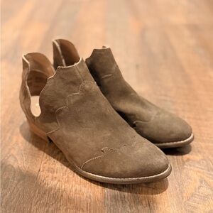 Seychelles Tan Suede Ankle Boots